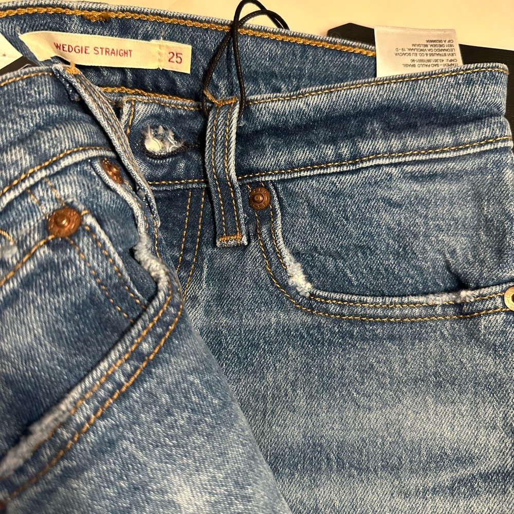 Levi’s wedgie straight jeans